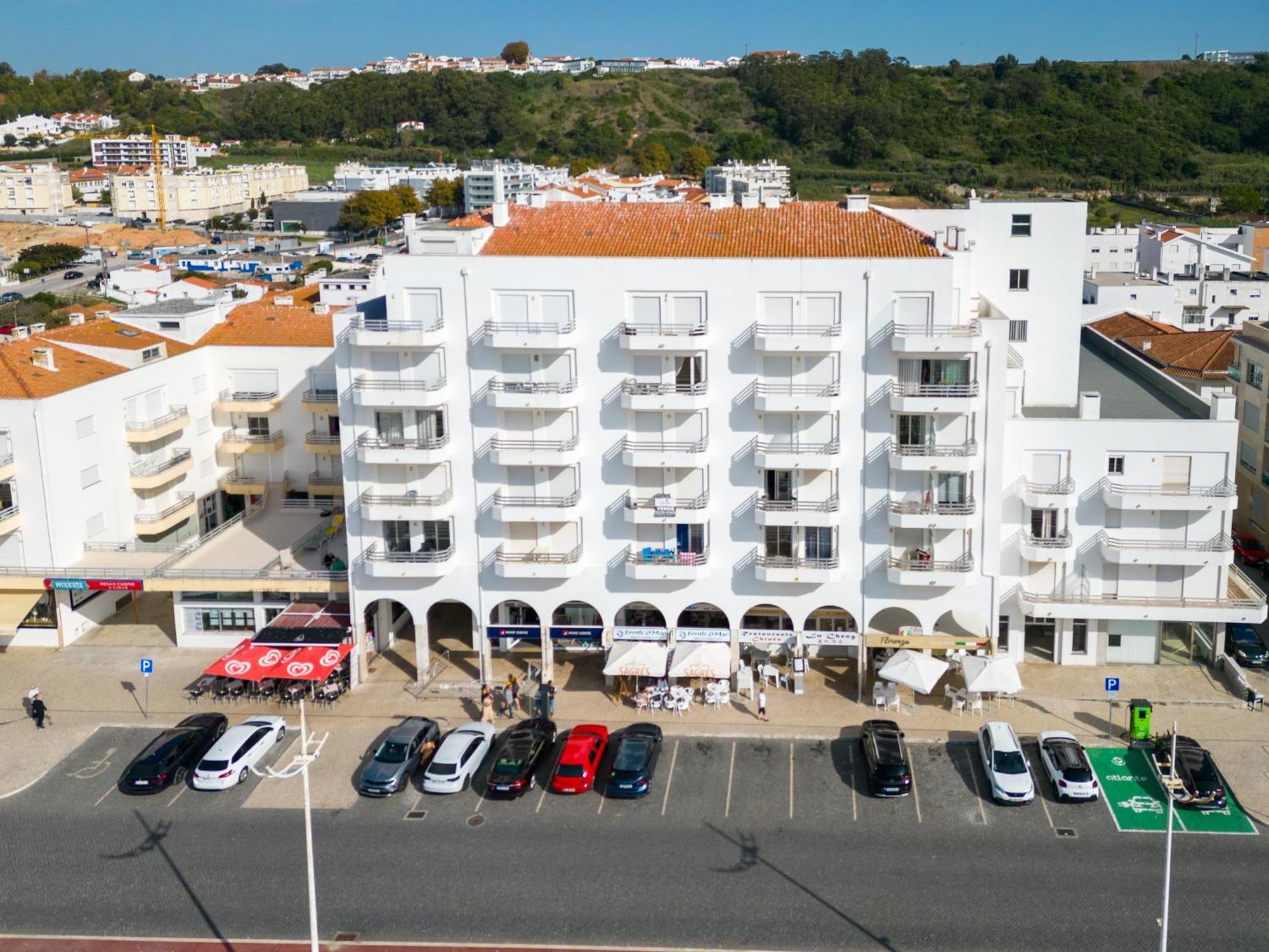 T2 Dina'S Place Nazaré Exteriör bild